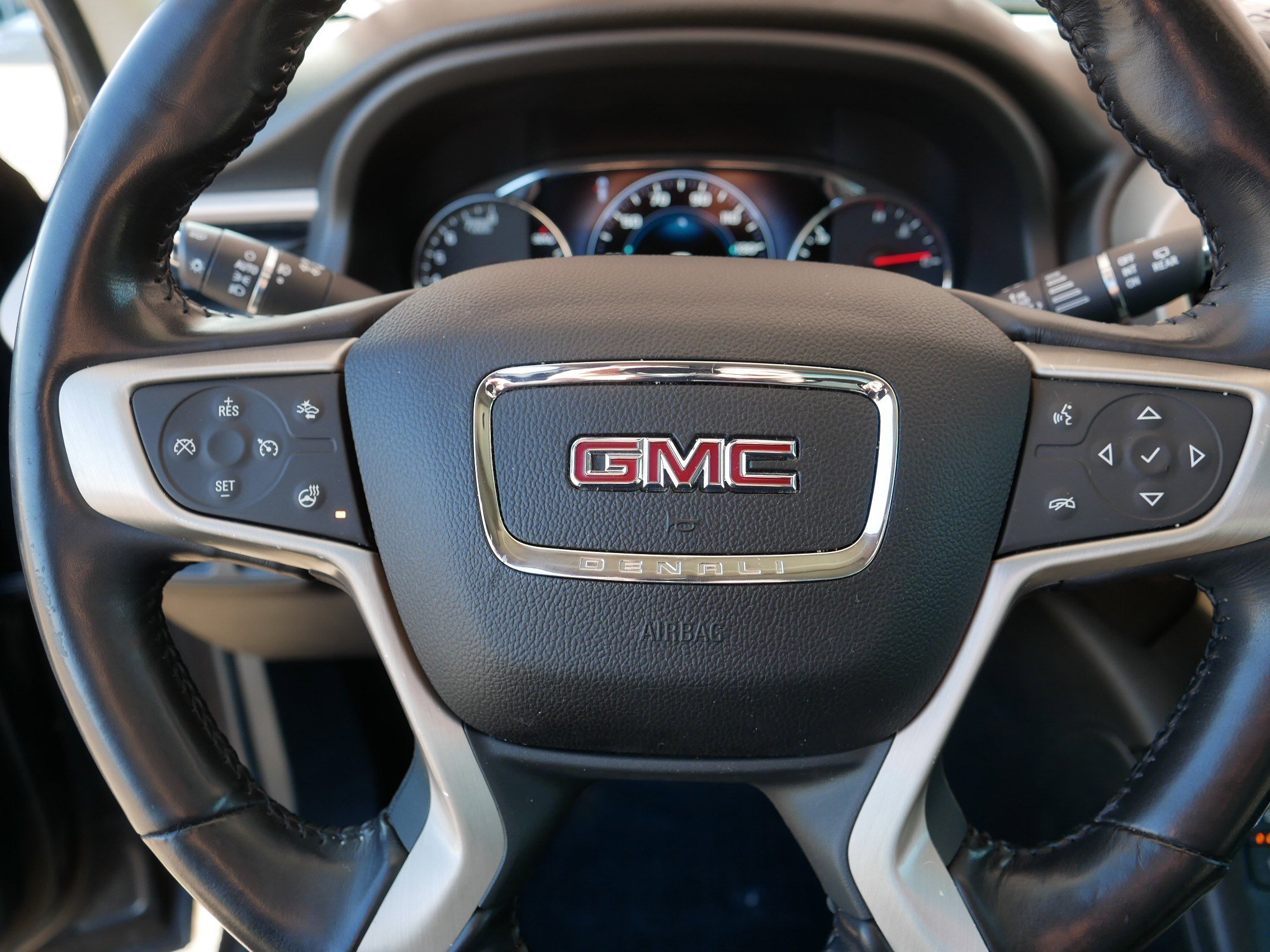 Used 2019 GMC Acadia Denali w/ Technology Package image 25