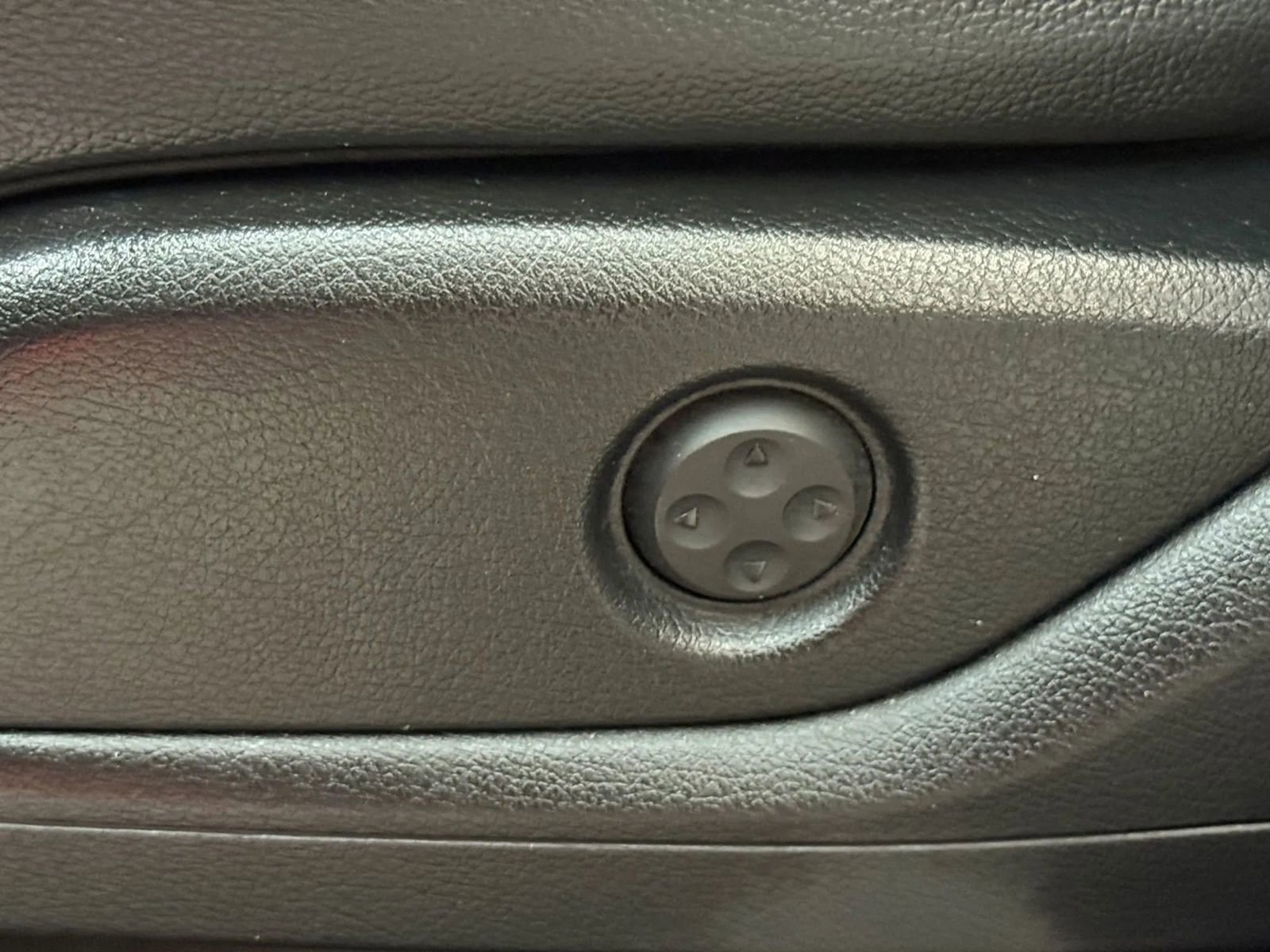 Used 2016 Mercedes-Benz GLE 350 w/ Premium Package image 24