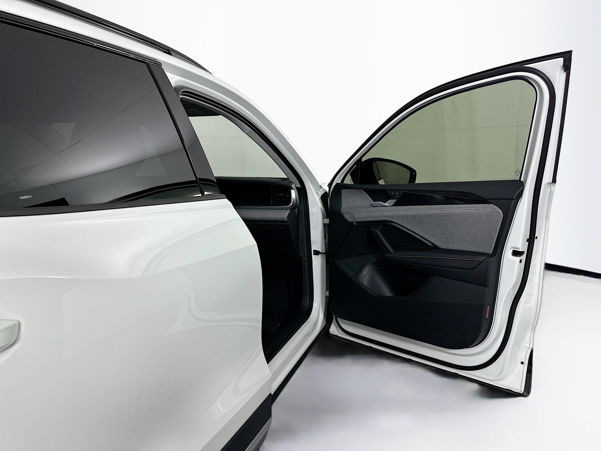Used 2025 Volkswagen Tiguan S FWD image 30