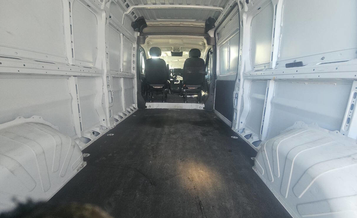 Used 2025 RAM ProMaster 2500 w/ Convenience Group image 7