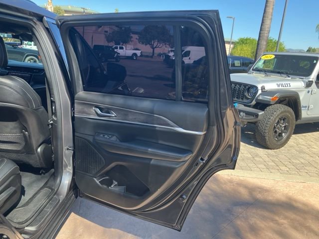 Used 2024 Jeep Grand Cherokee L Limited image 24