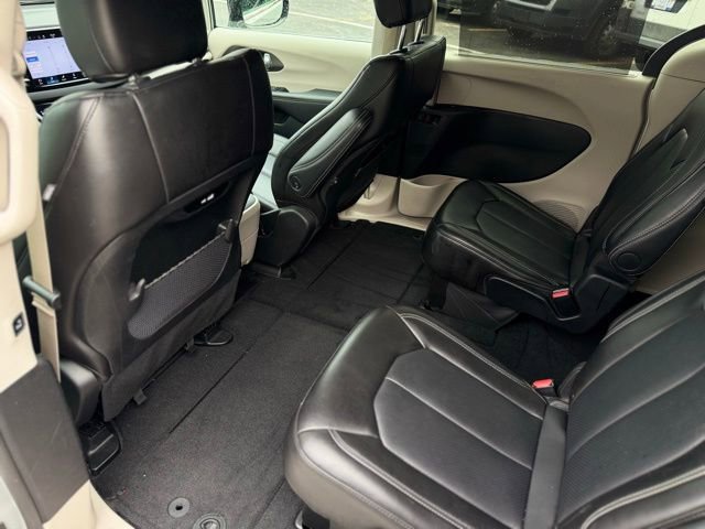 Certified 2024 Chrysler Pacifica Touring-L image 20