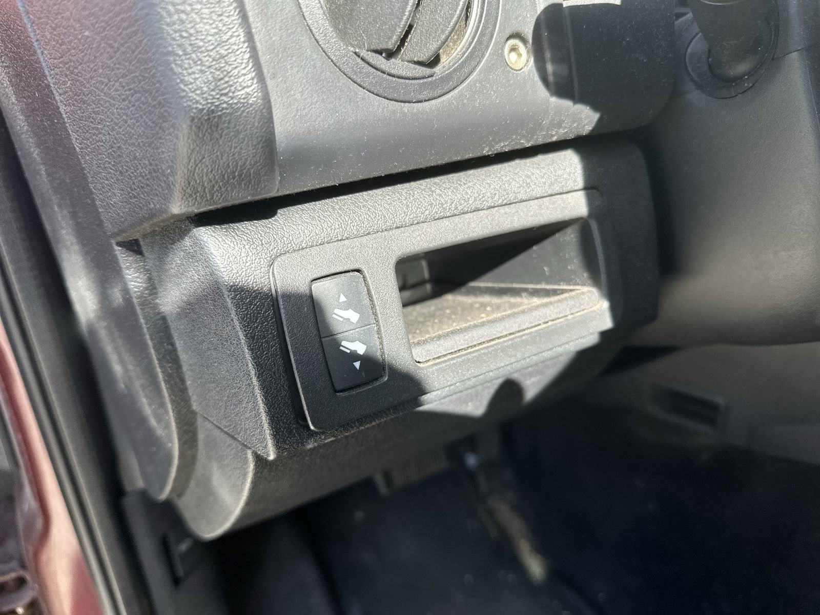 Used 2008 Jeep Commander Sport image 14