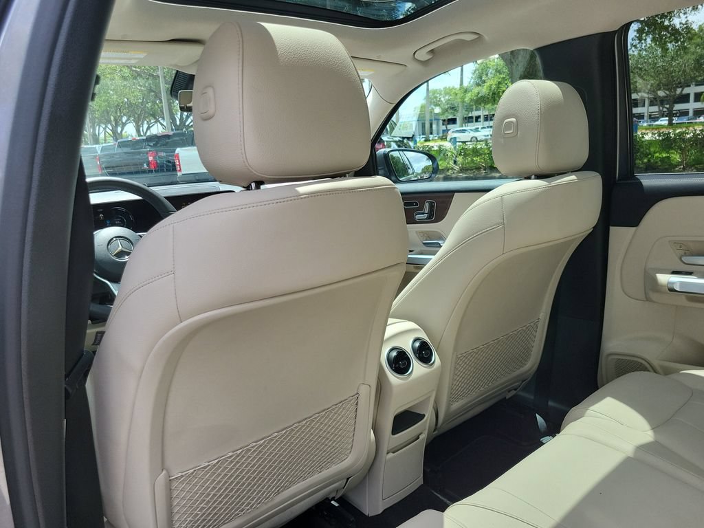 Used 2023 Mercedes-Benz GLB 250 image 11