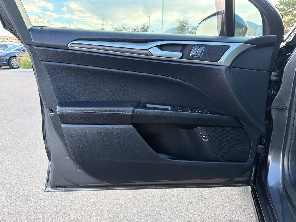 Used 2019 Ford Fusion SEL FWD image 23
