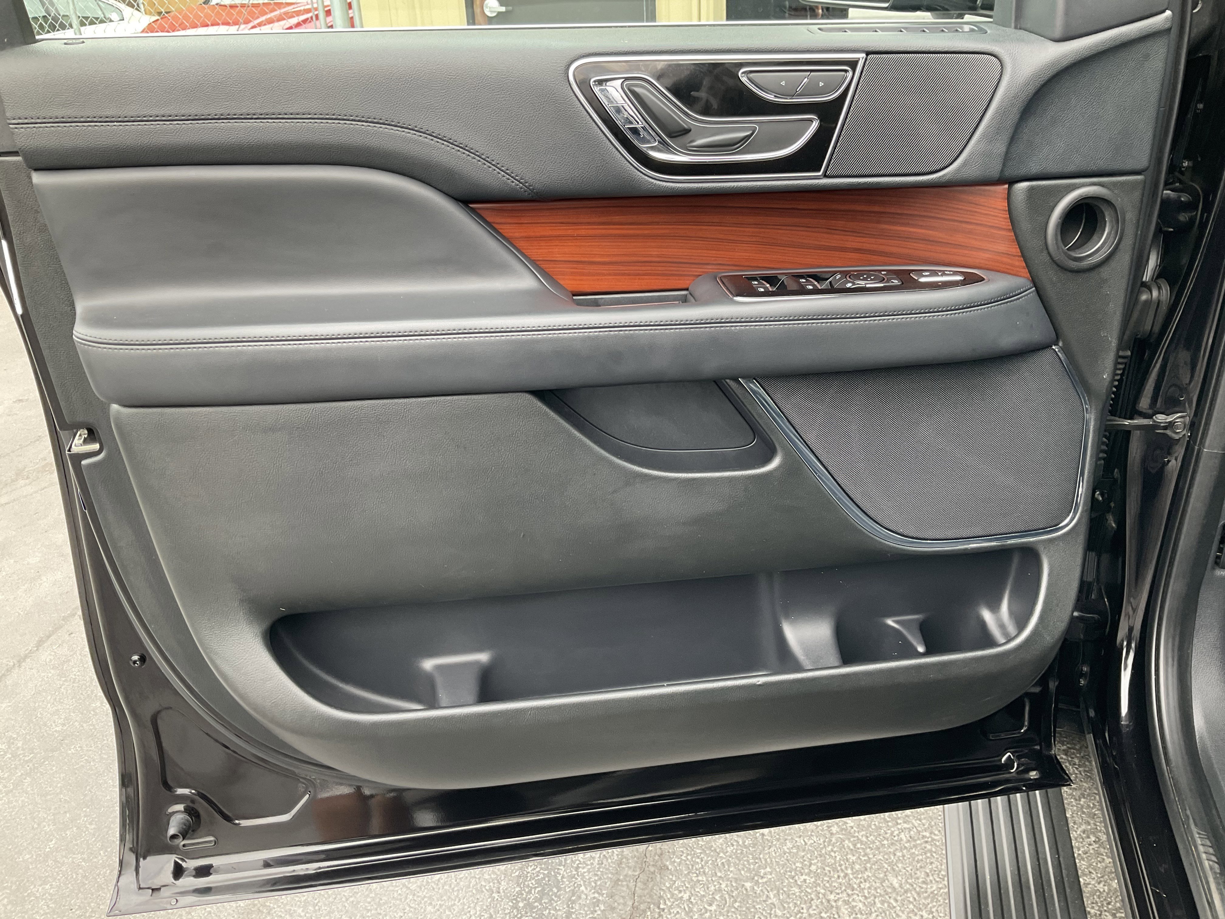 Used 2024 Lincoln Navigator L 4WD image 28
