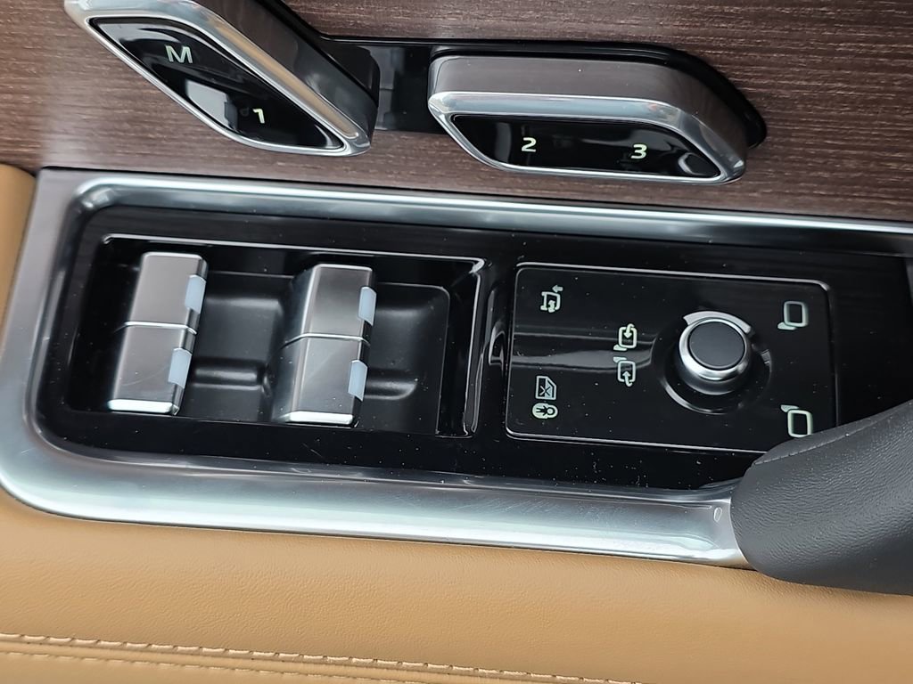 New 2026 Land Rover Range Rover Long Wheelbase SE AWD/4WD image 29
