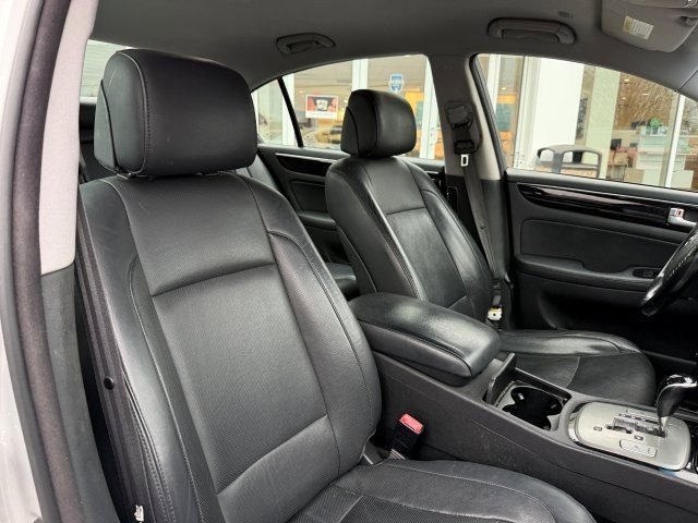 Used 2013 Hyundai Genesis 3.8 image 23