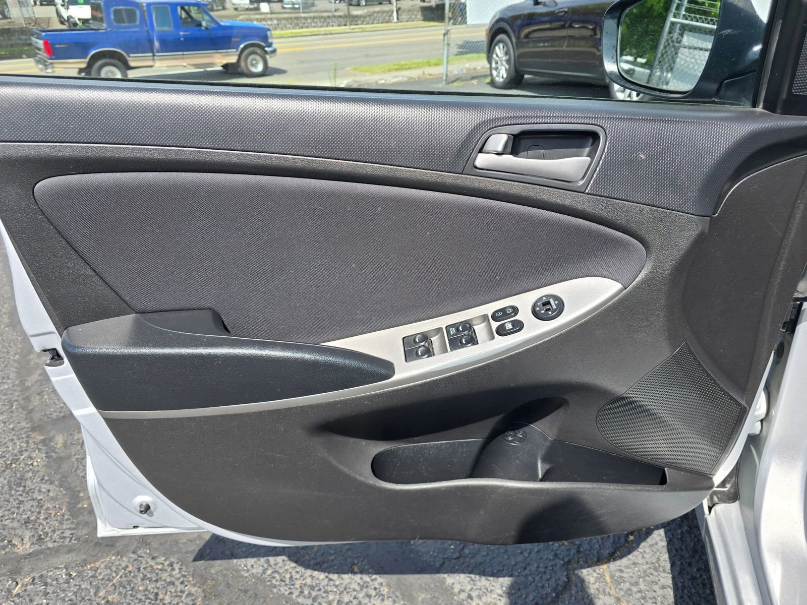 Used 2017 Hyundai Accent SE FWD image 19
