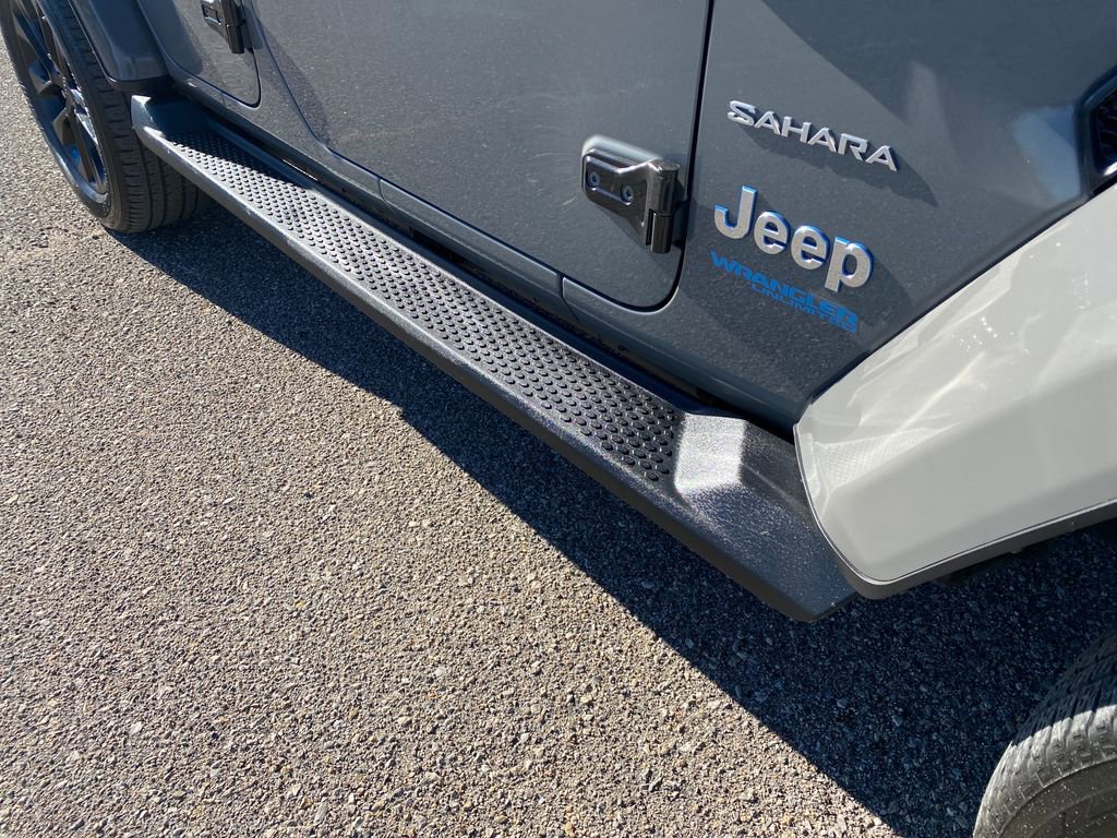 Used 2022 Jeep Wrangler Unlimited Sahara AWD/4WD image 35