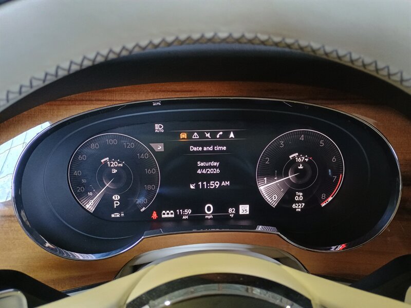 Used 2023 Bentley Bentayga AWD/4WD image 56