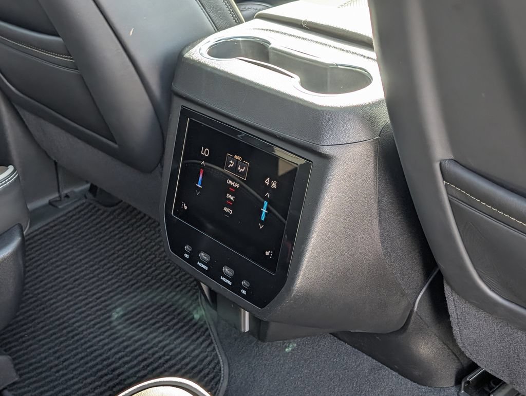New 2025 GMC Yukon Denali Ultimate AWD/4WD image 34