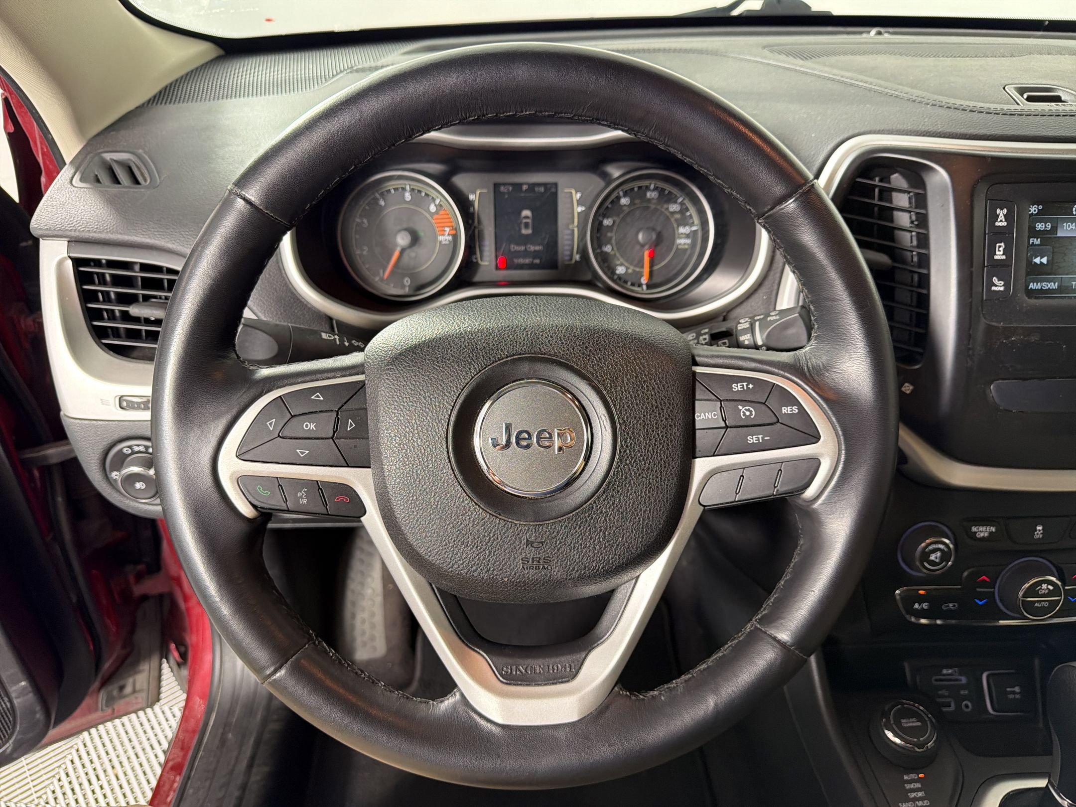 Used 2016 Jeep Cherokee Latitude w/ Comfort/Convenience Group AWD/4WD image 17