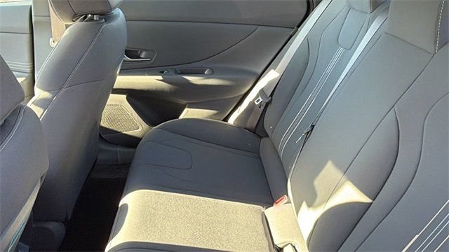 Certified 2025 Hyundai Elantra SEL FWD image 28