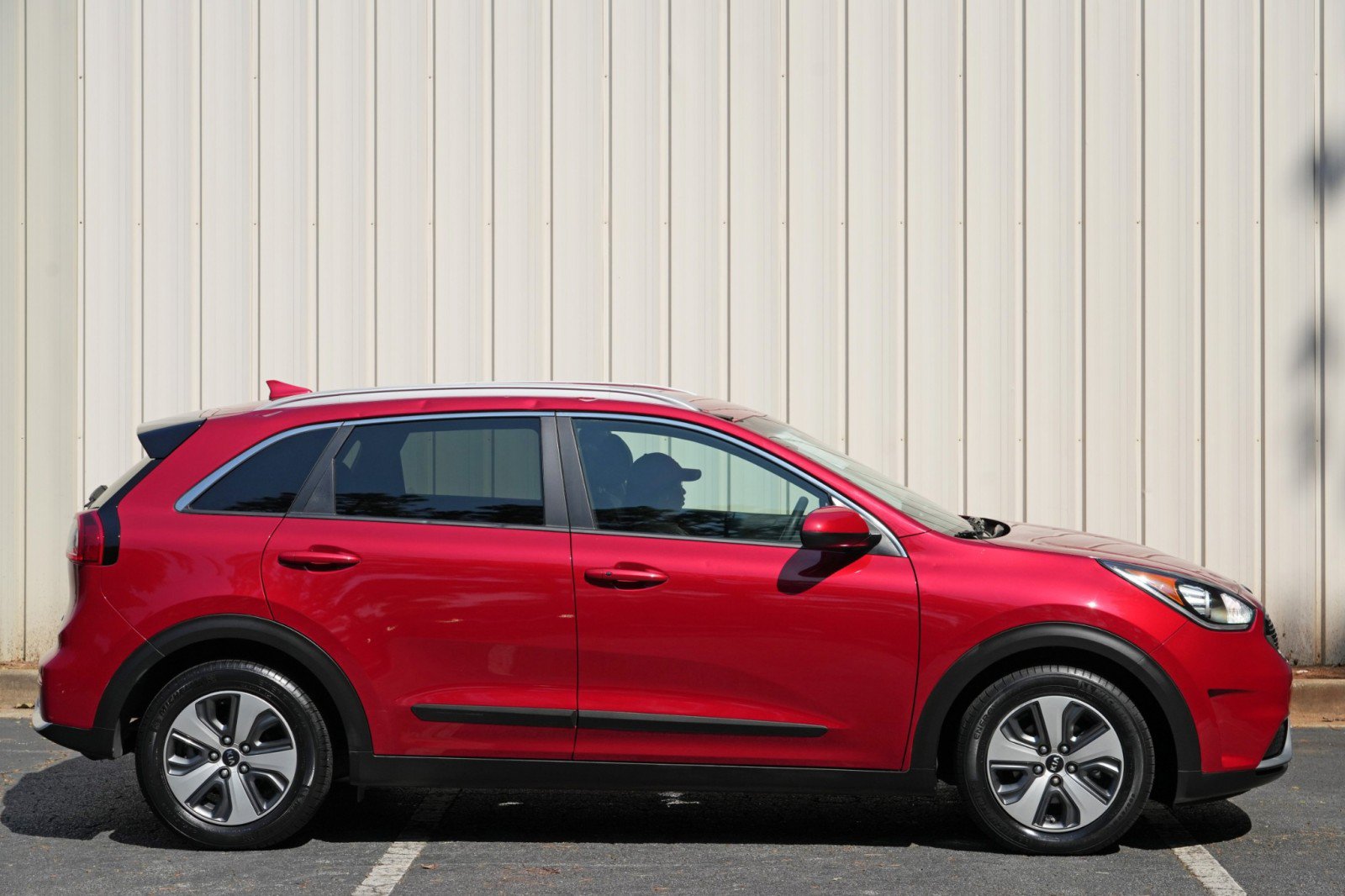 Used 2019 Kia Niro LX FWD image 45