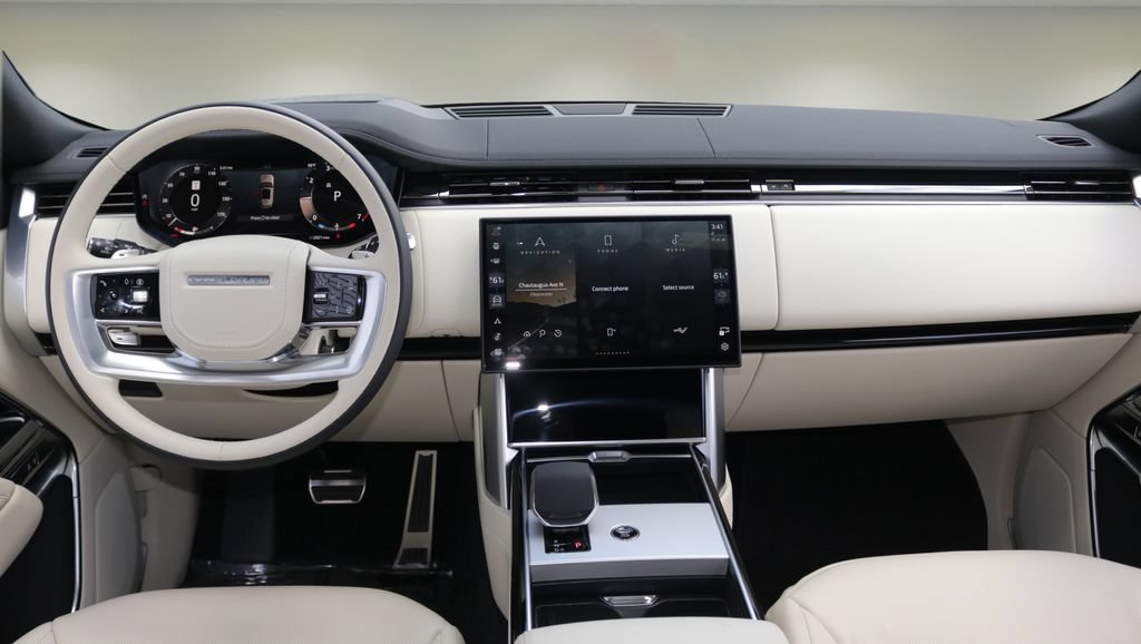 Used 2026 Land Rover Range Rover Long Wheelbase SE AWD/4WD image 12