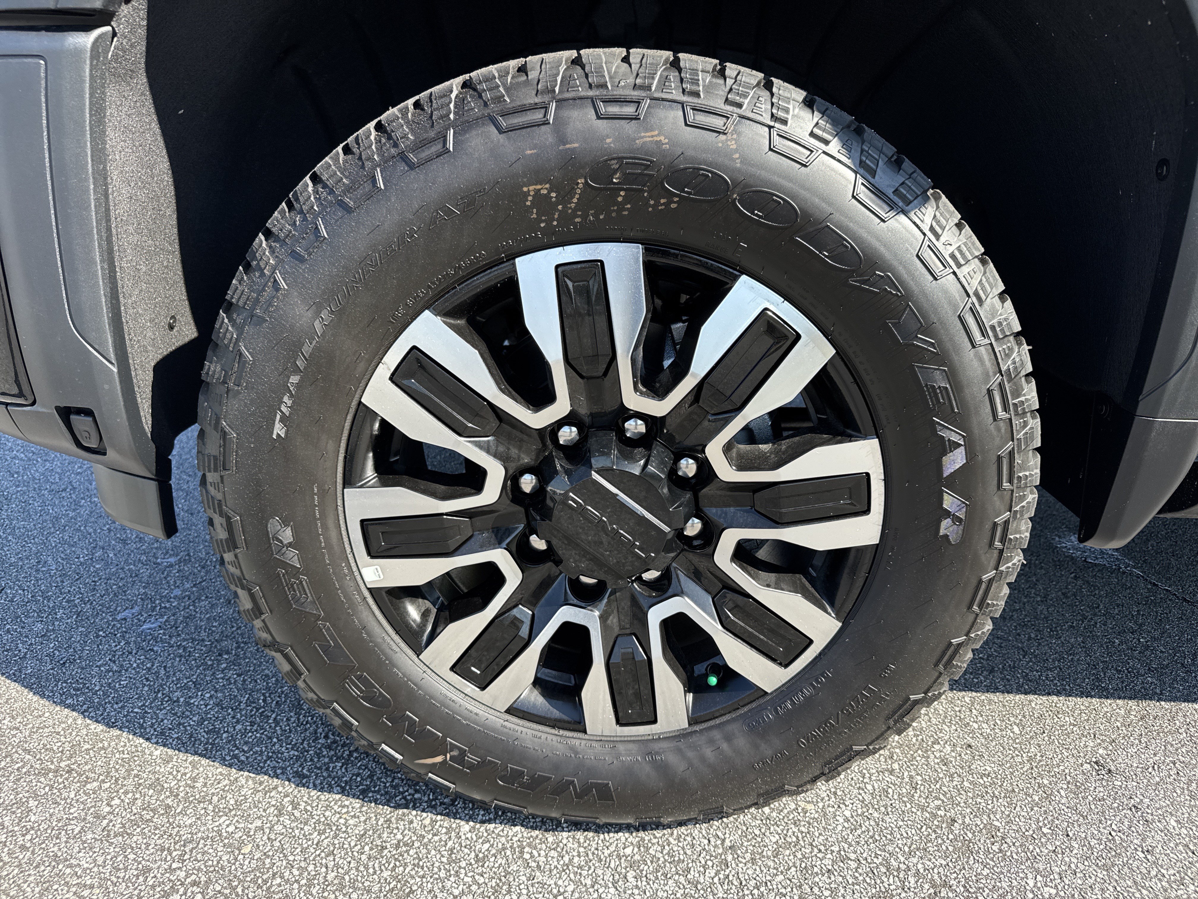New 2026 GMC Sierra 2500 Denali Ultimate AWD/4WD image 13