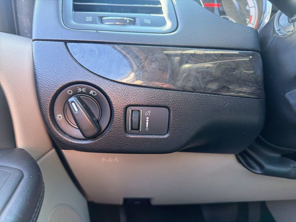 Used 2019 Dodge Grand Caravan SE w/ Mopar Premium Addition Group image 16