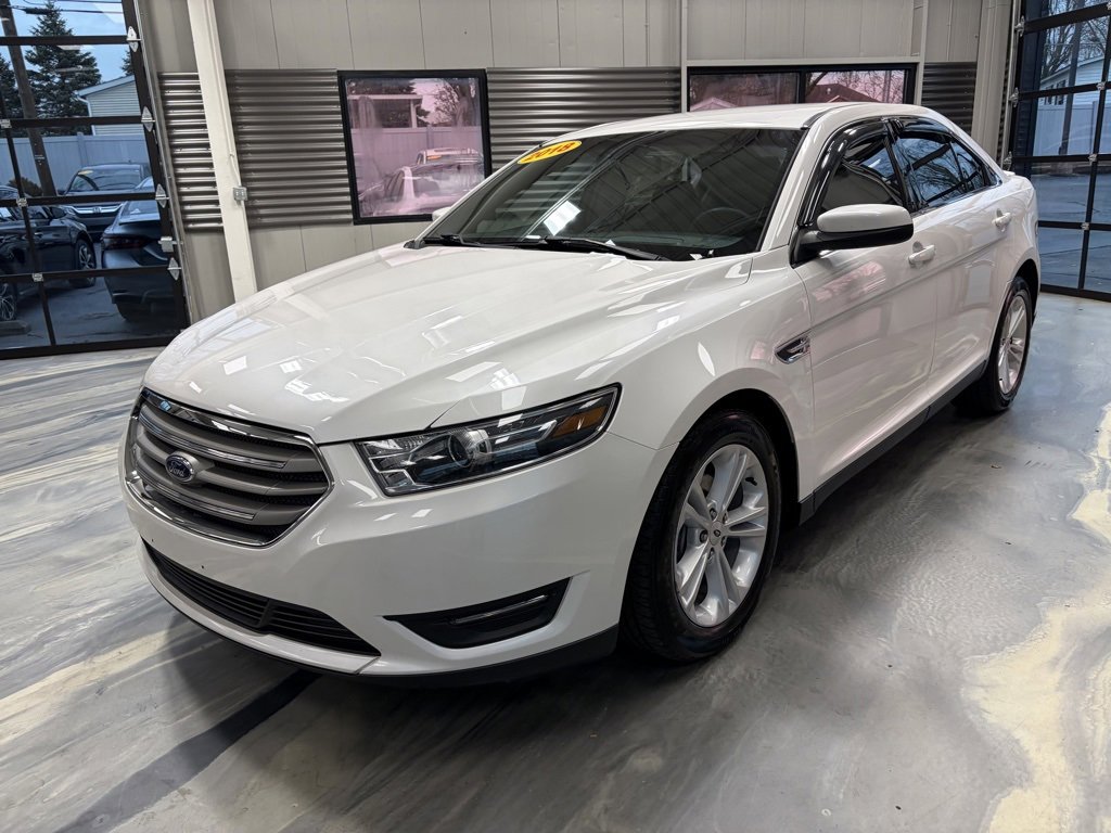 Used 2018 Ford Taurus SEL image 4