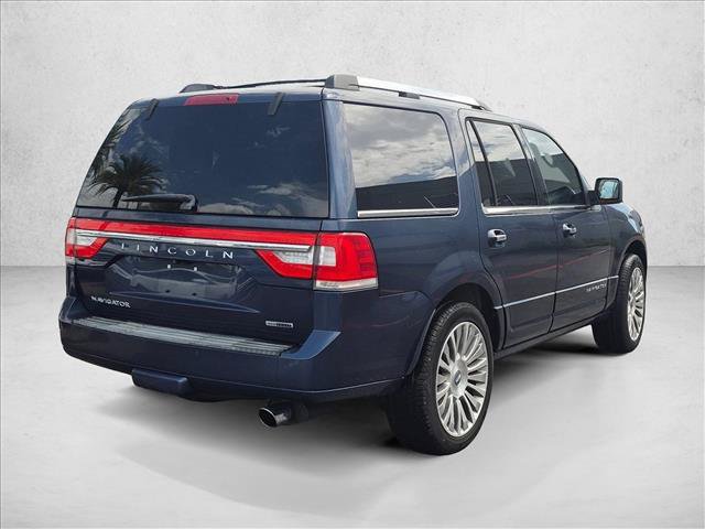 Used 2016 Lincoln Navigator Select RWD image 4