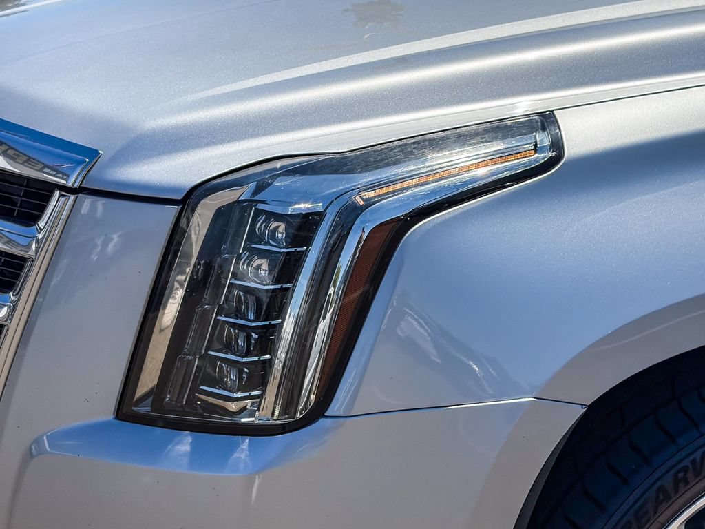 Certified 2020 Cadillac Escalade Luxury AWD/4WD image 2