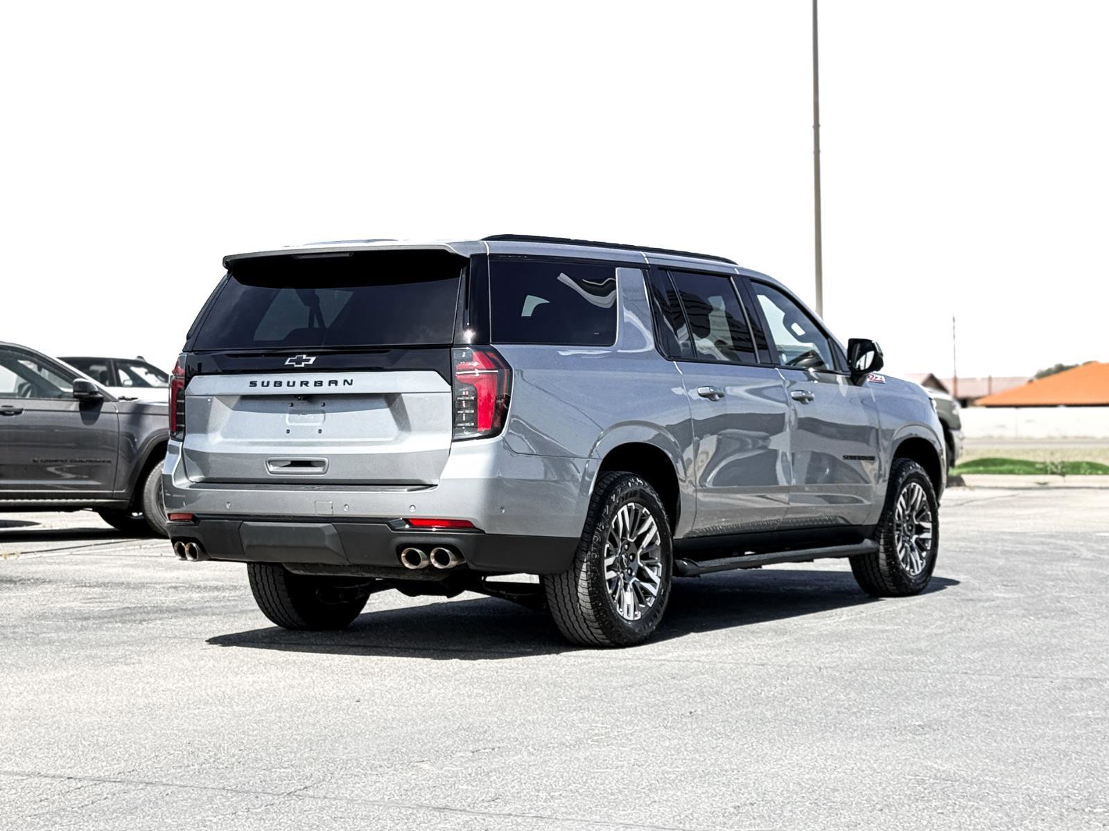 Certified 2025 Chevrolet Suburban Z71 image 4