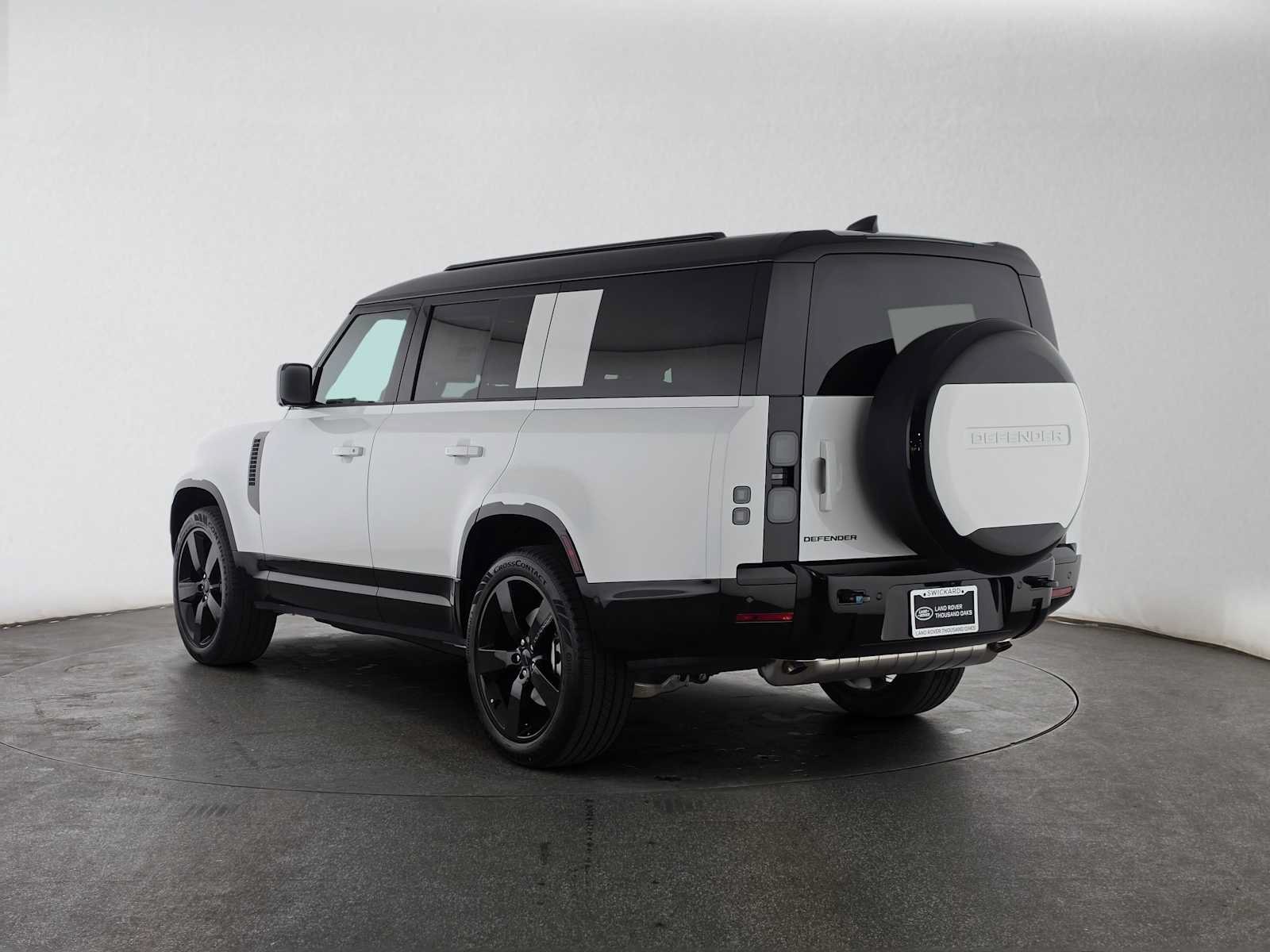 New 2026 Land Rover Defender 130 X-Dynamic SE AWD/4WD image 3