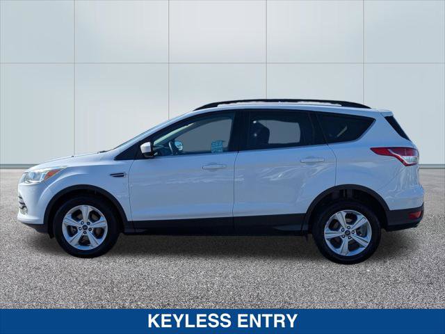 Used 2016 Ford Escape SE w/ Equipment Group 201A FWD image 2