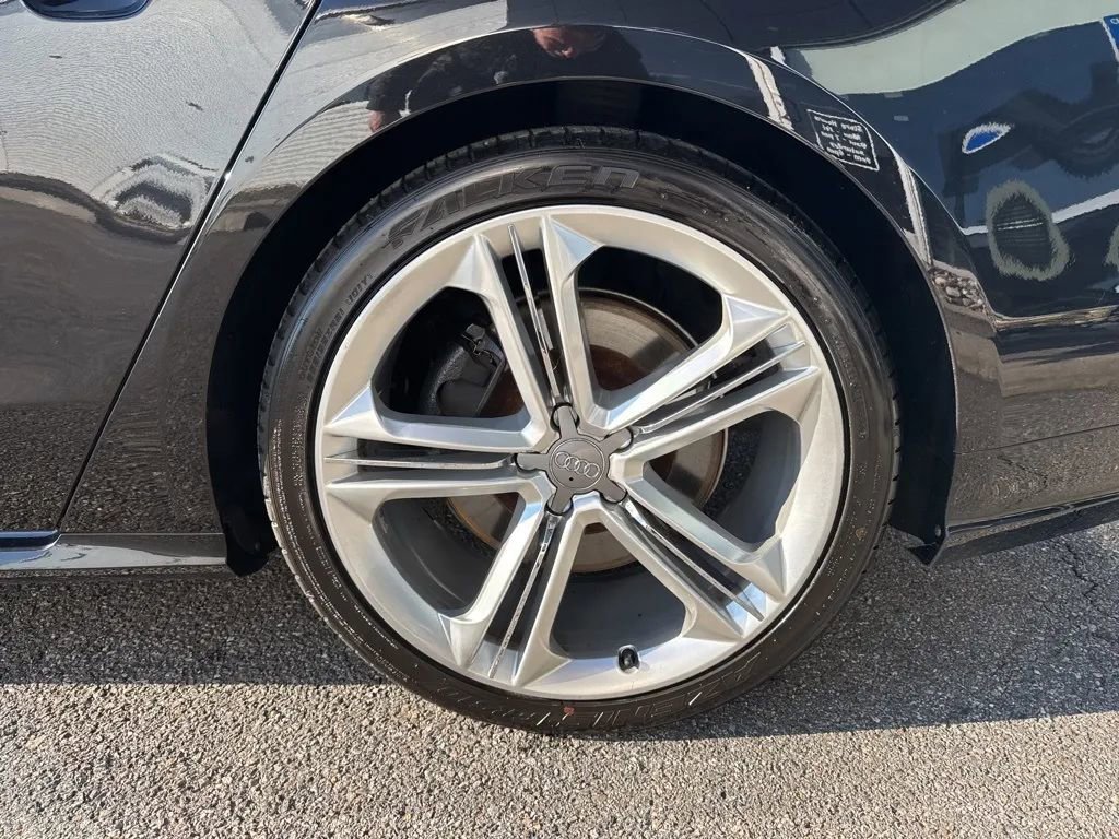 Used 2015 Audi S8 w/ S8 Cold Weather Package image 28