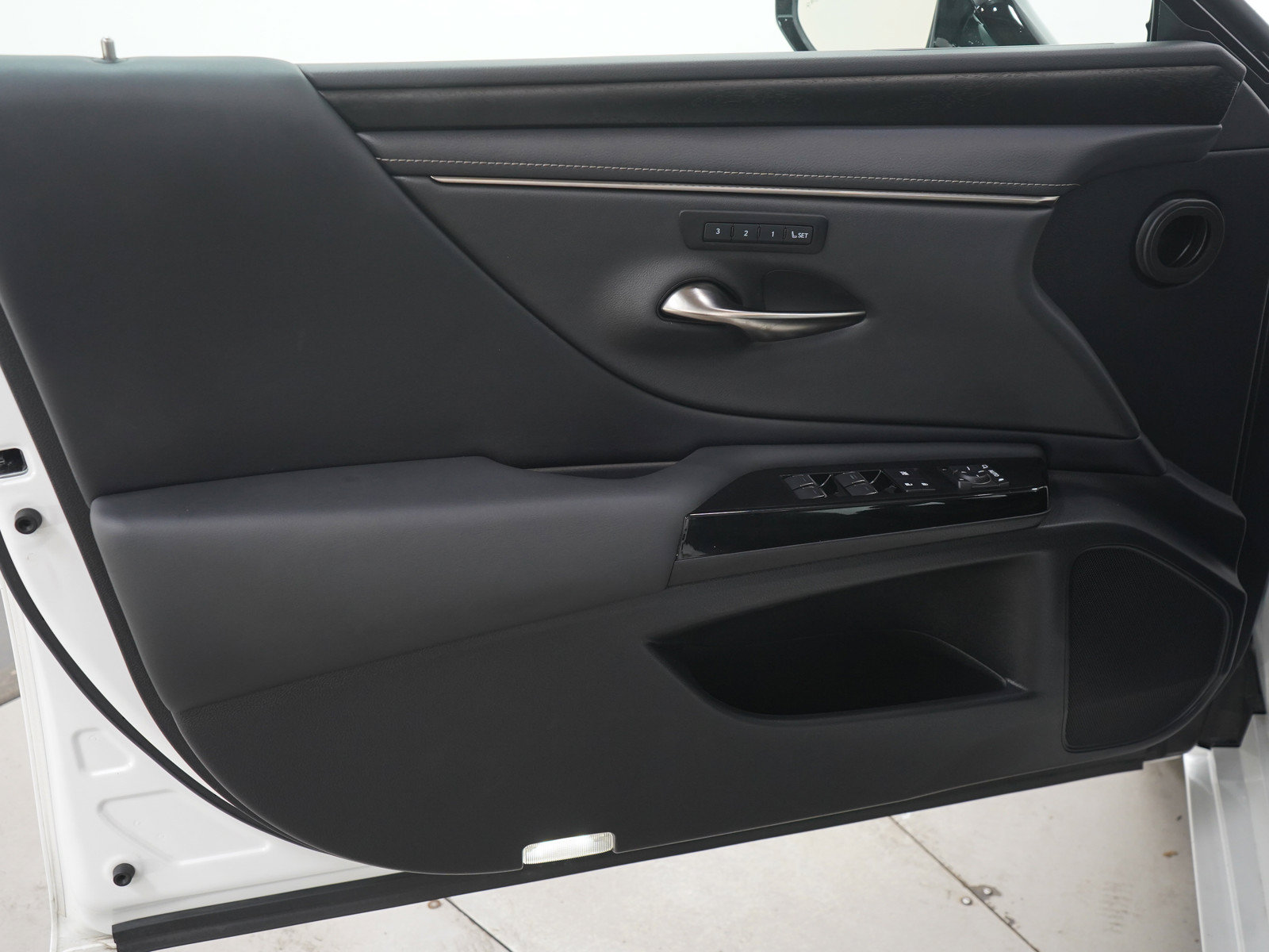 Used 2022 Lexus ES 250 w/ Premium Package AWD/4WD image 19
