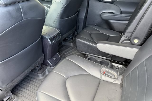 Used 2023 Toyota Highlander XLE FWD image 27