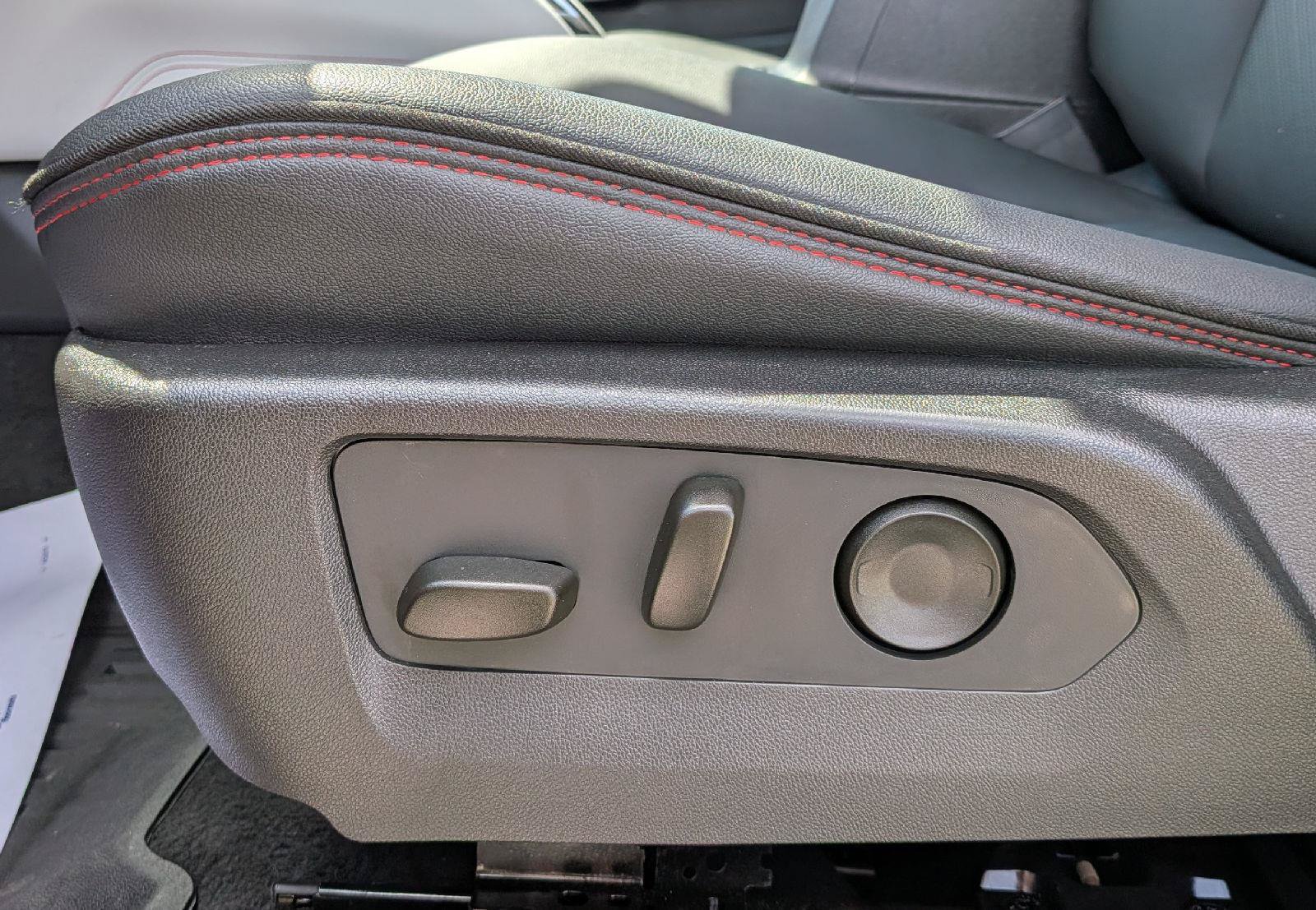 Used 2026 GMC Canyon AT4X AWD/4WD image 15
