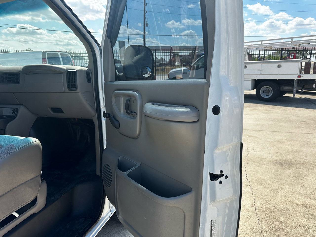 Used 2001 Chevrolet Express 1500 image 63