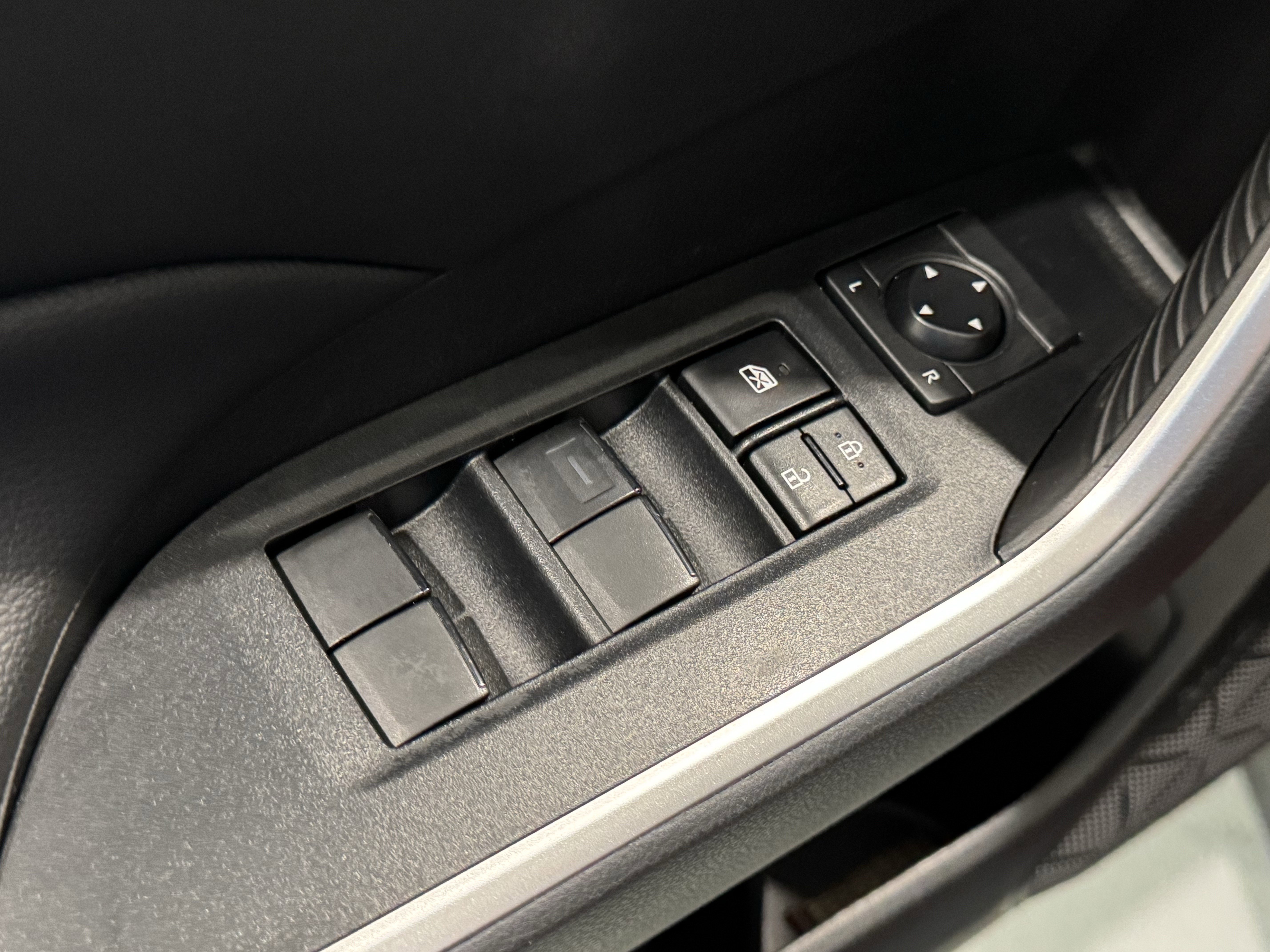 Used 2022 Toyota RAV4 LE image 24