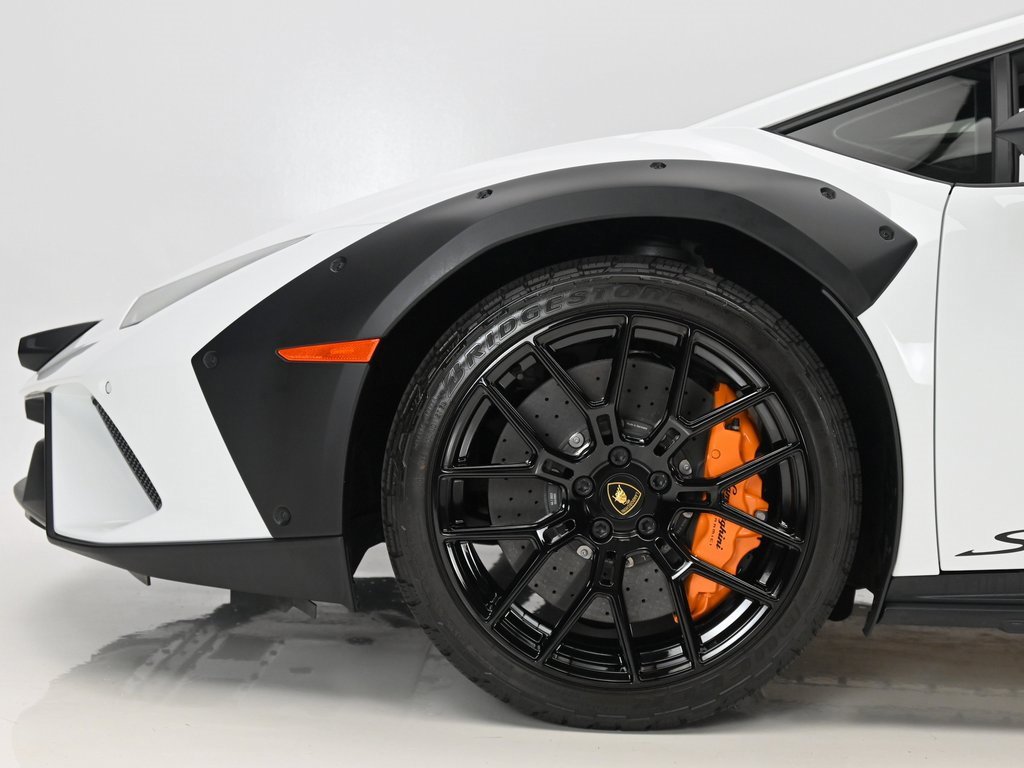 Used 2024 Lamborghini Huracan Sterrato image 25