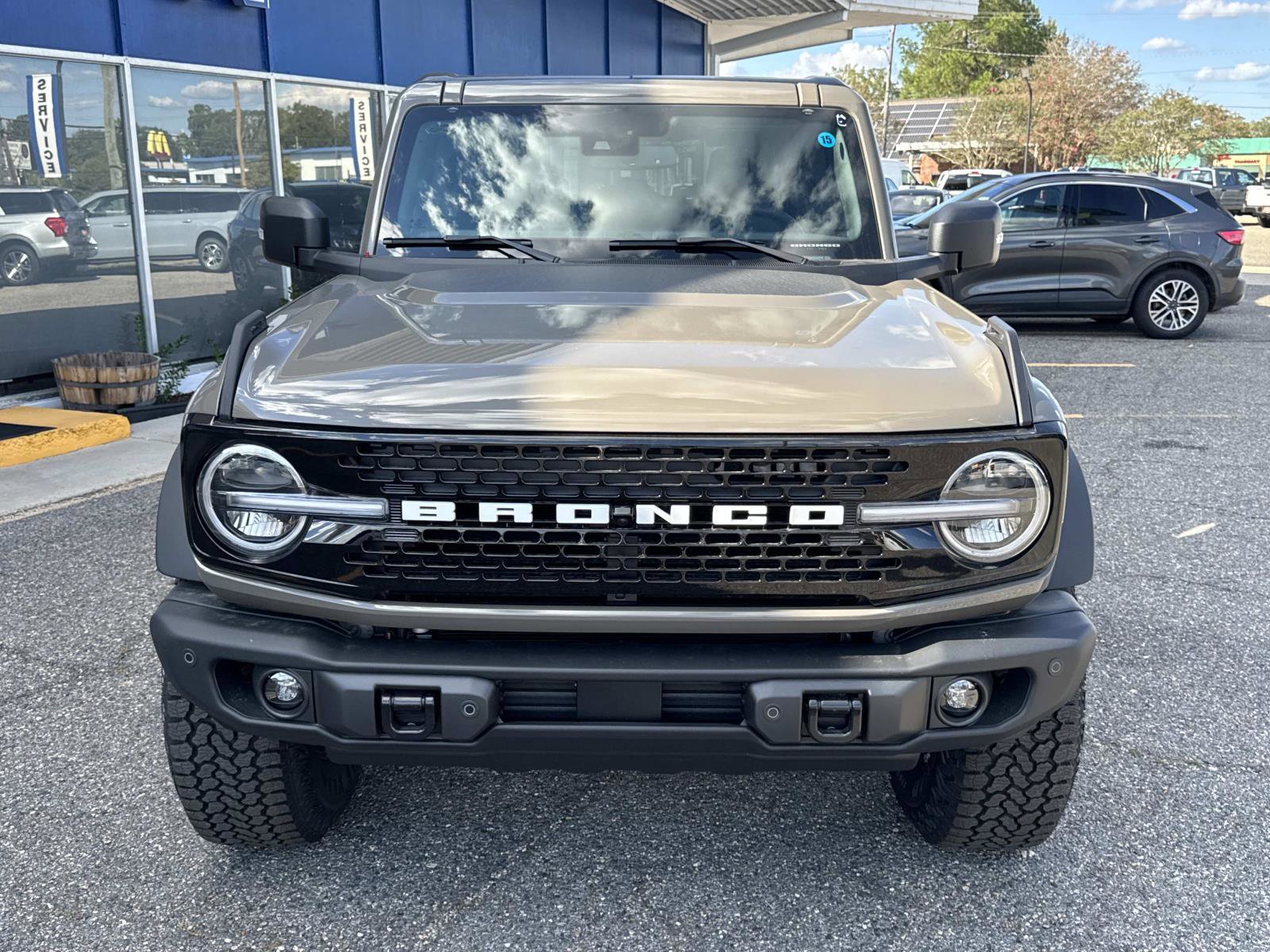 New 2025 Ford Bronco Badlands image 2