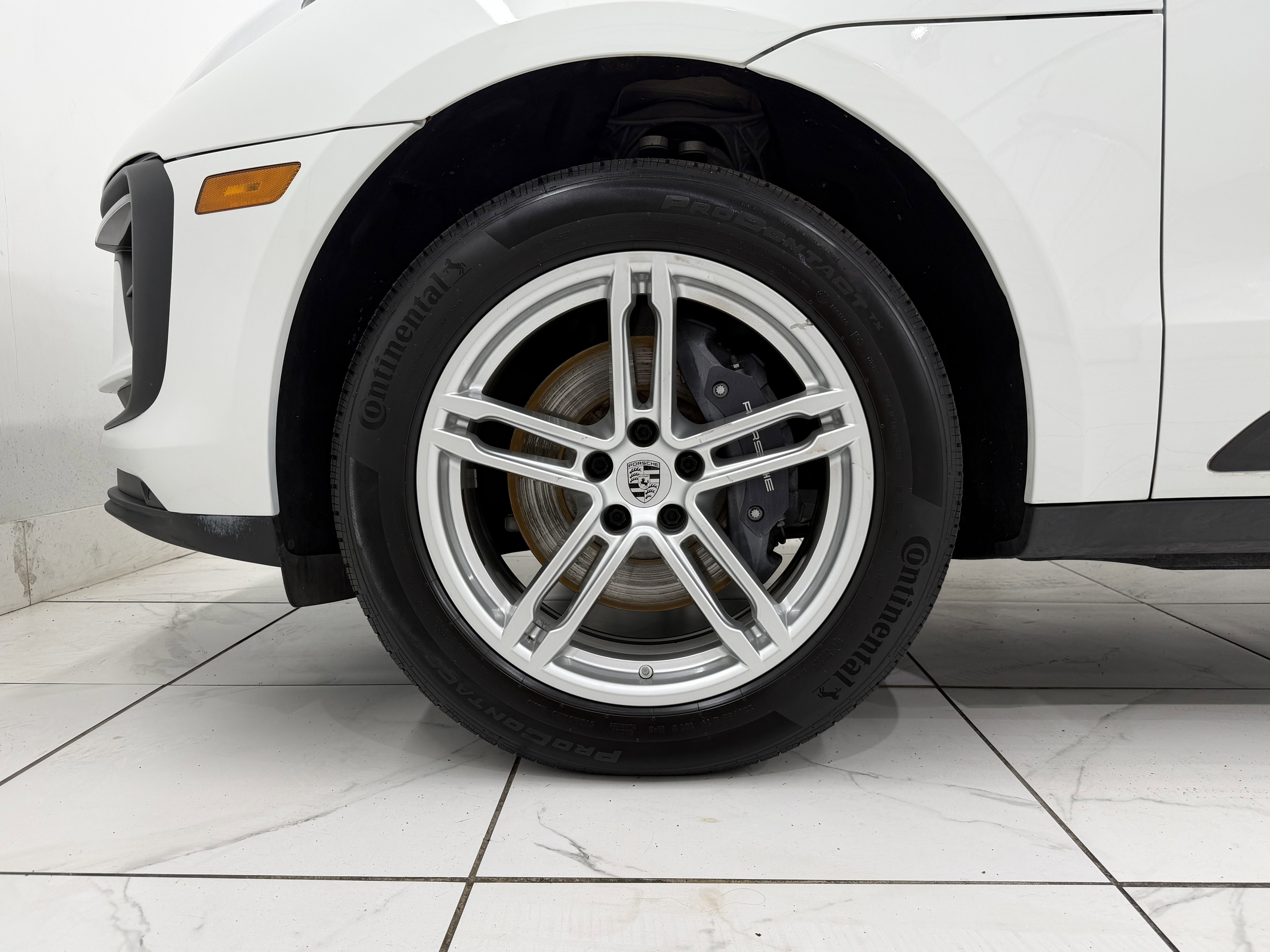 Certified 2023 Porsche Macan image 16