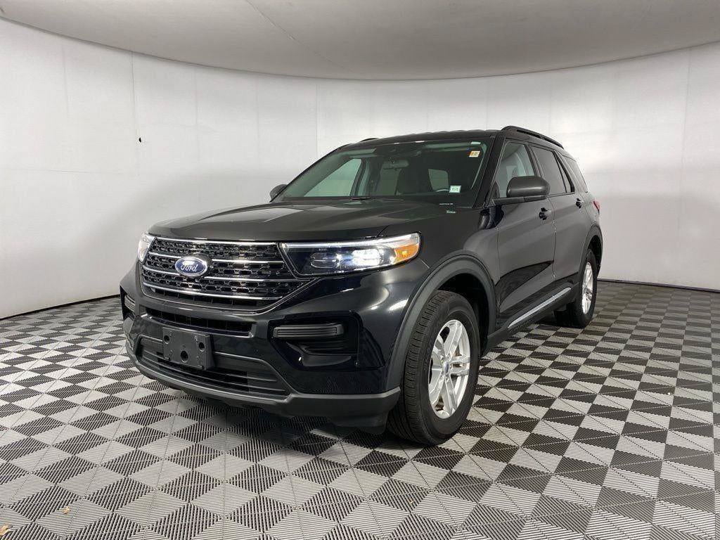 Used 2023 Ford Explorer XLT AWD/4WD image 32