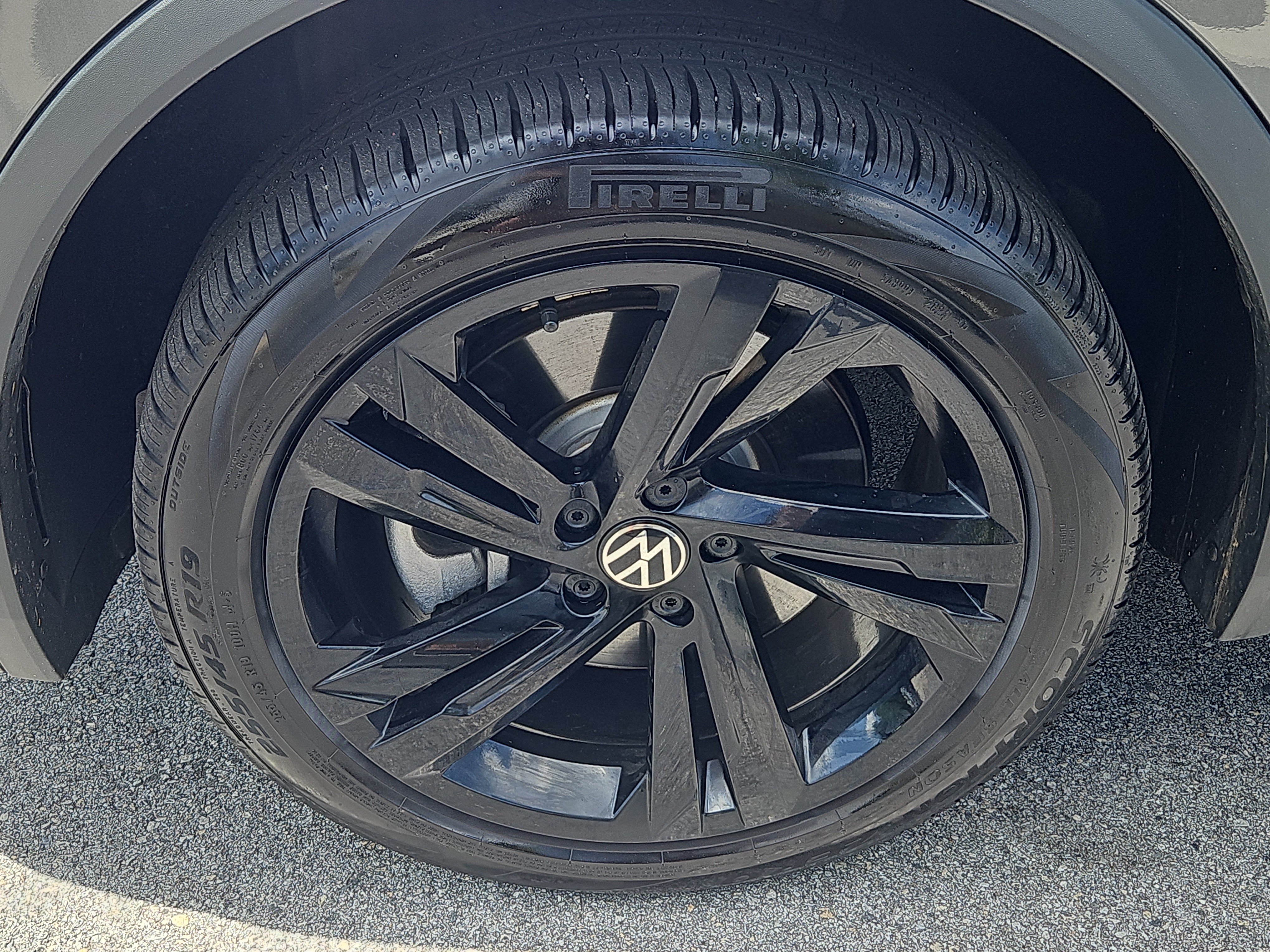 Certified 2024 Volkswagen Tiguan SE R-Line AWD/4WD image 5