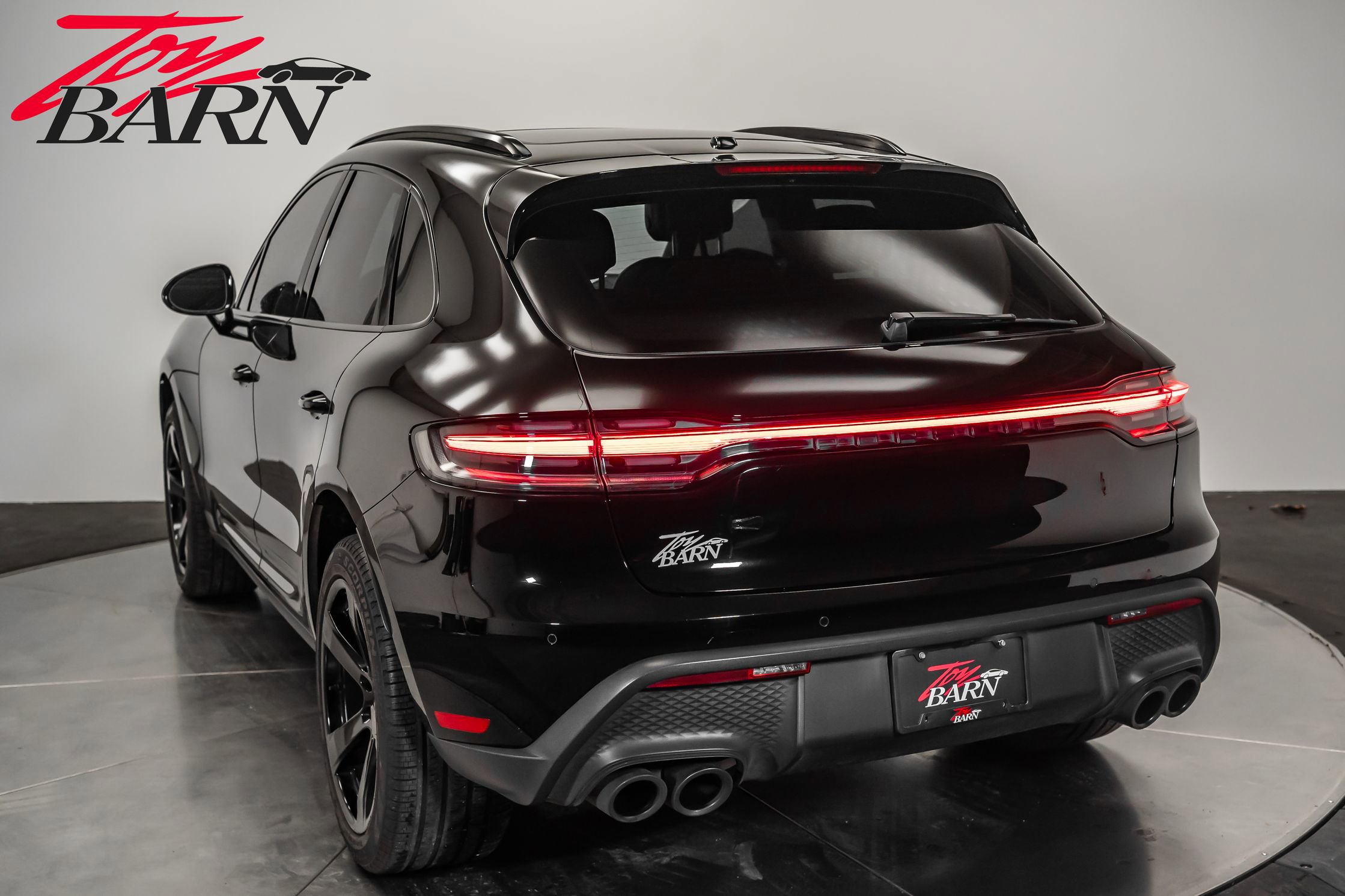 Used 2023 Porsche Macan image 12
