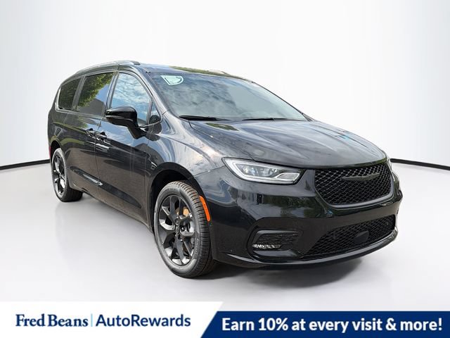 New 2026 Chrysler Pacifica Limited w/ S Appearance Package AWD/4WD image 1