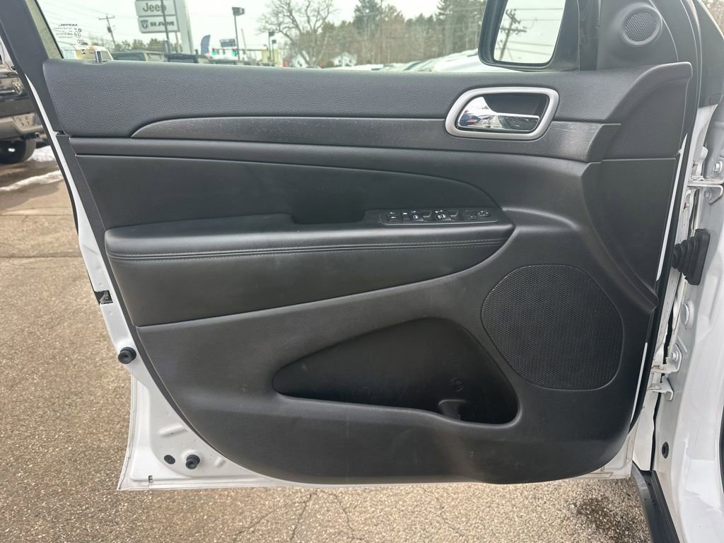 Used 2018 Jeep Grand Cherokee Laredo image 15