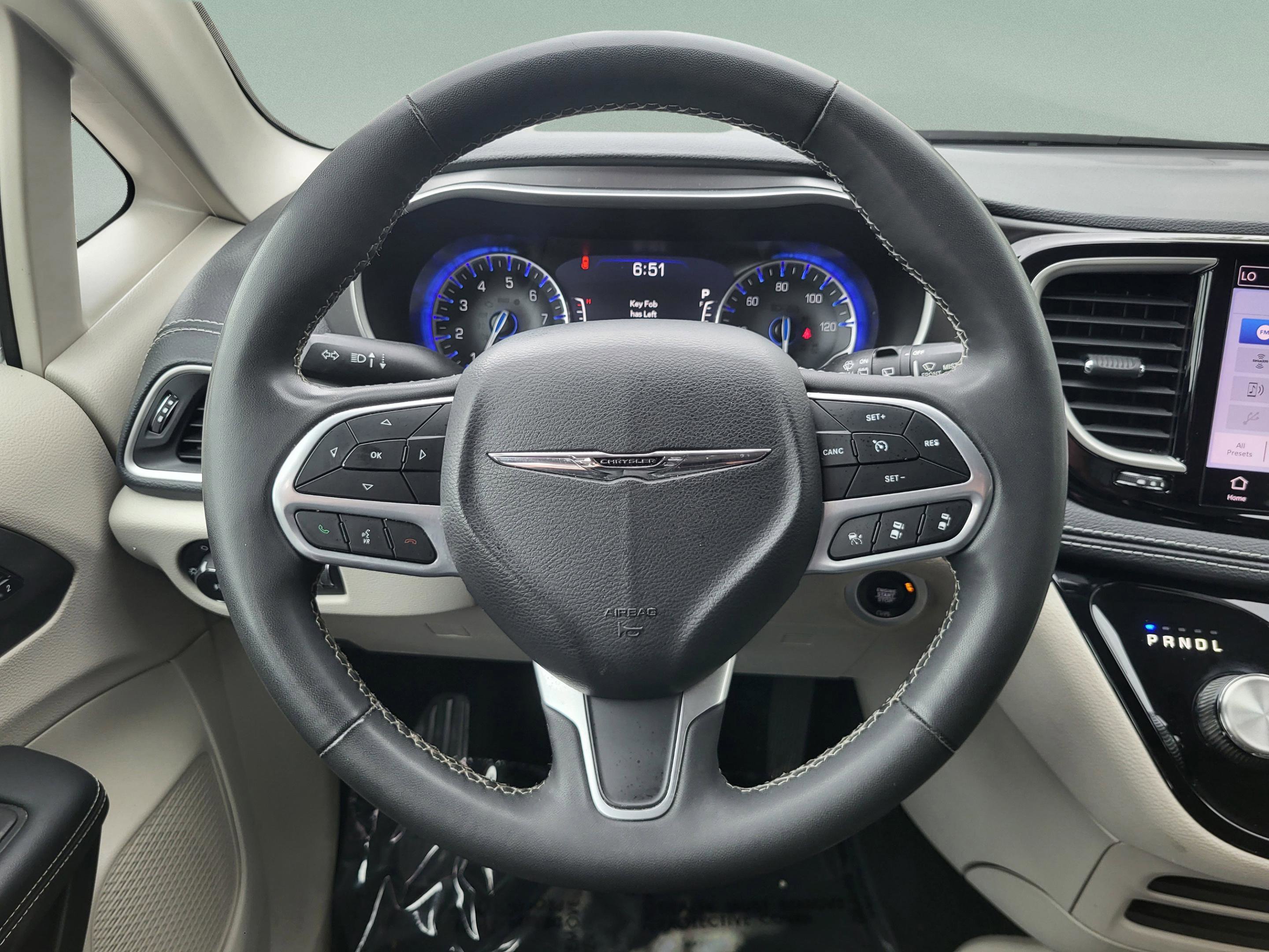 Used 2023 Chrysler Pacifica Touring-L AWD/4WD image 52