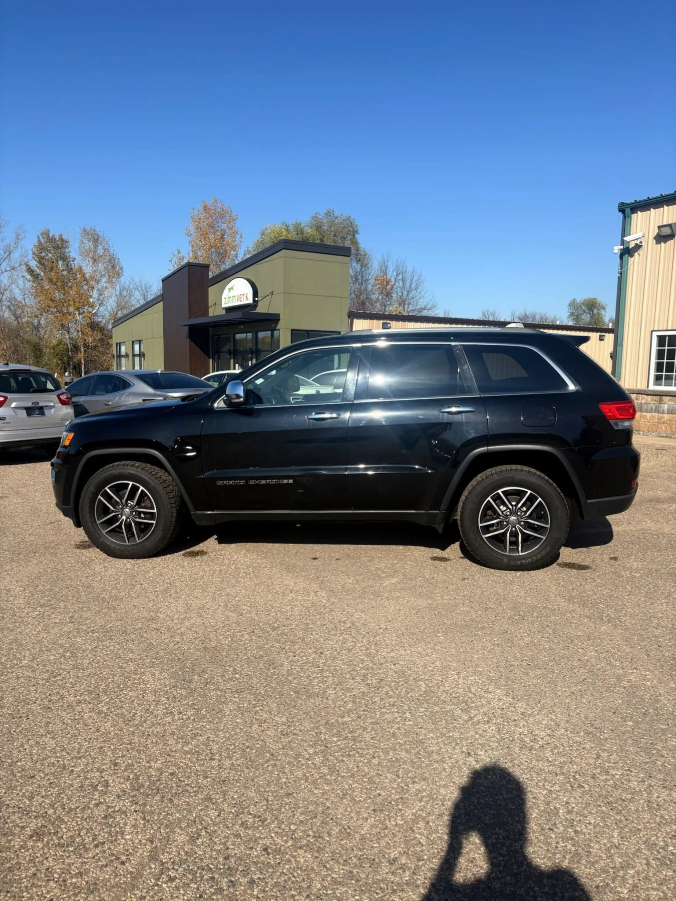 Used 2017 Jeep Grand Cherokee Limited AWD/4WD image 8