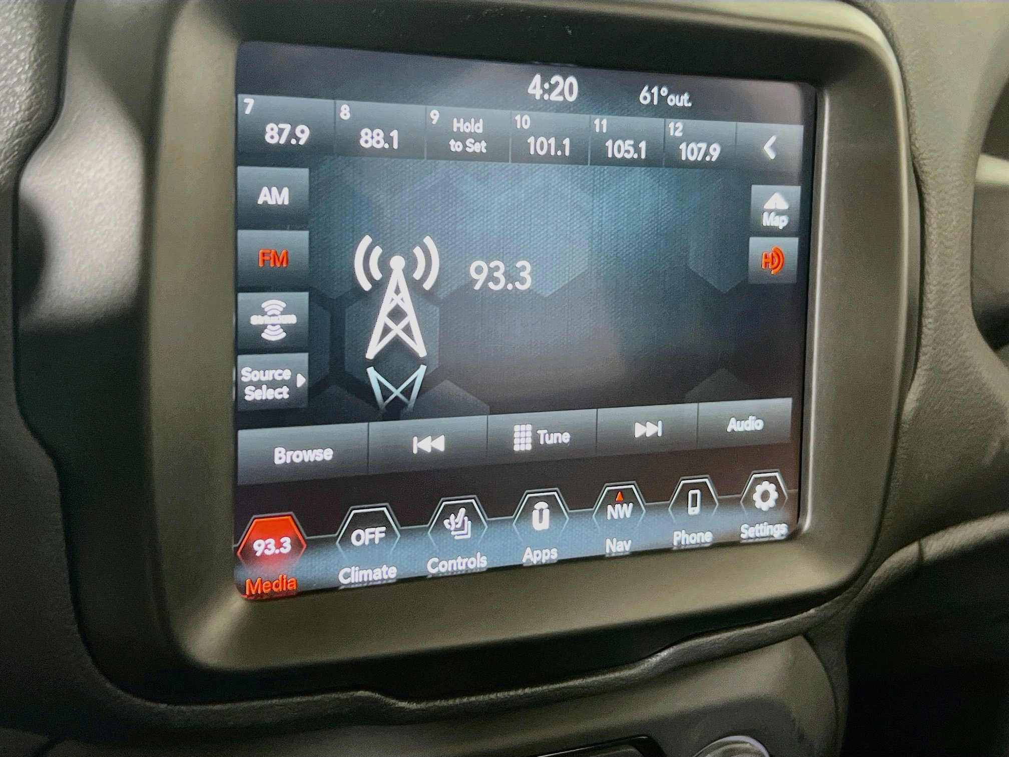 Used 2023 Jeep Renegade Trailhawk w/ Sun/Sound Group AWD/4WD image 15