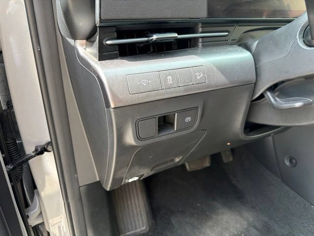 Used 2025 Hyundai Kona SEL FWD image 21