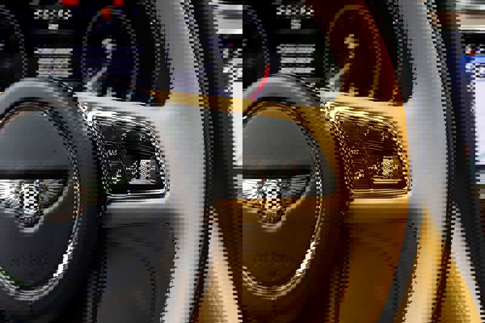 Used 2021 Bentley Bentayga image 37