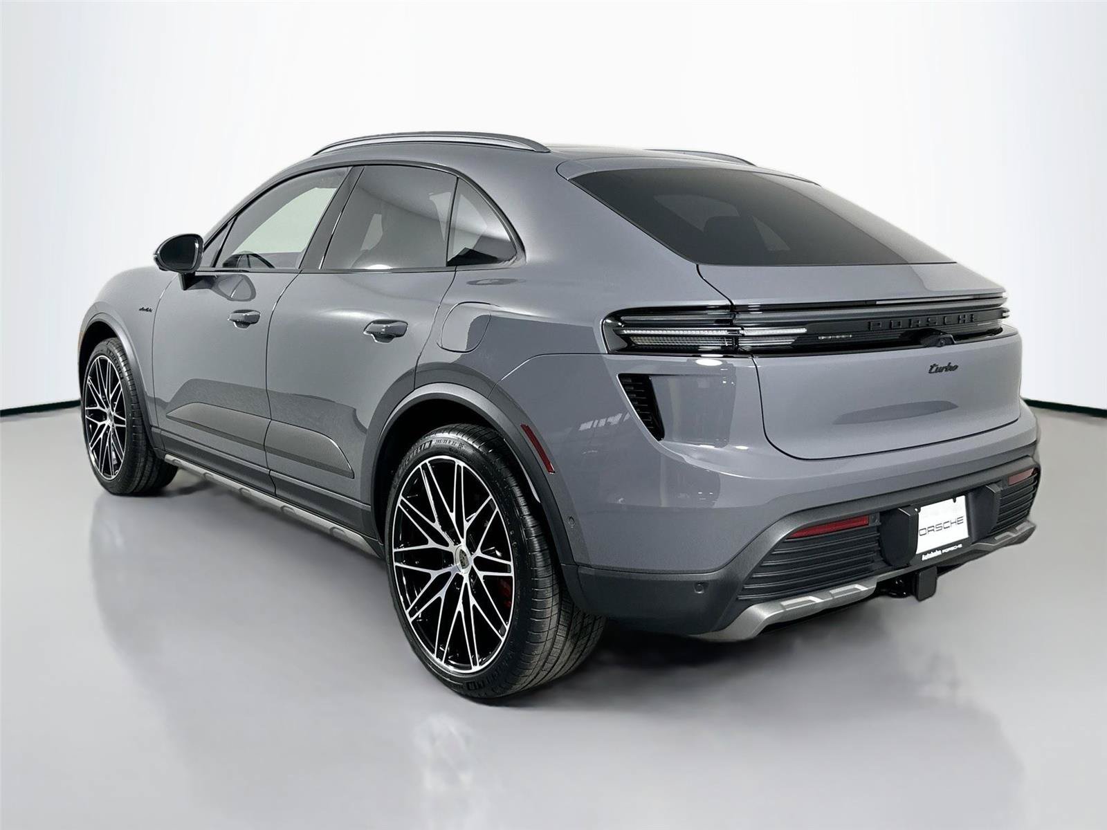 Certified 2025 Porsche Macan Turbo Electric AWD/4WD image 3