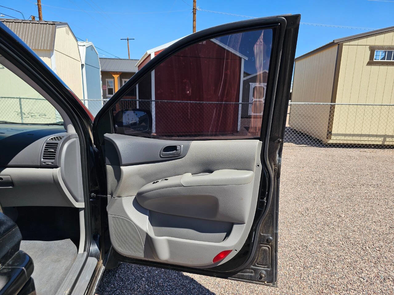 Used 2014 Kia Sedona LX image 3