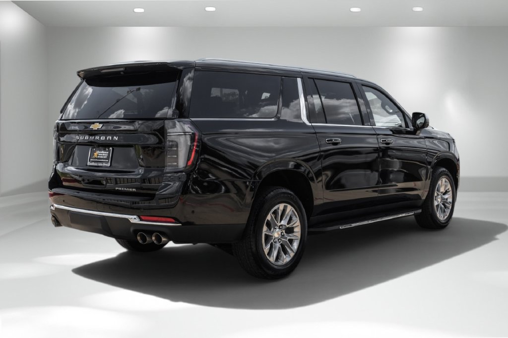Used 2026 Chevrolet Suburban Premier AWD/4WD image 6
